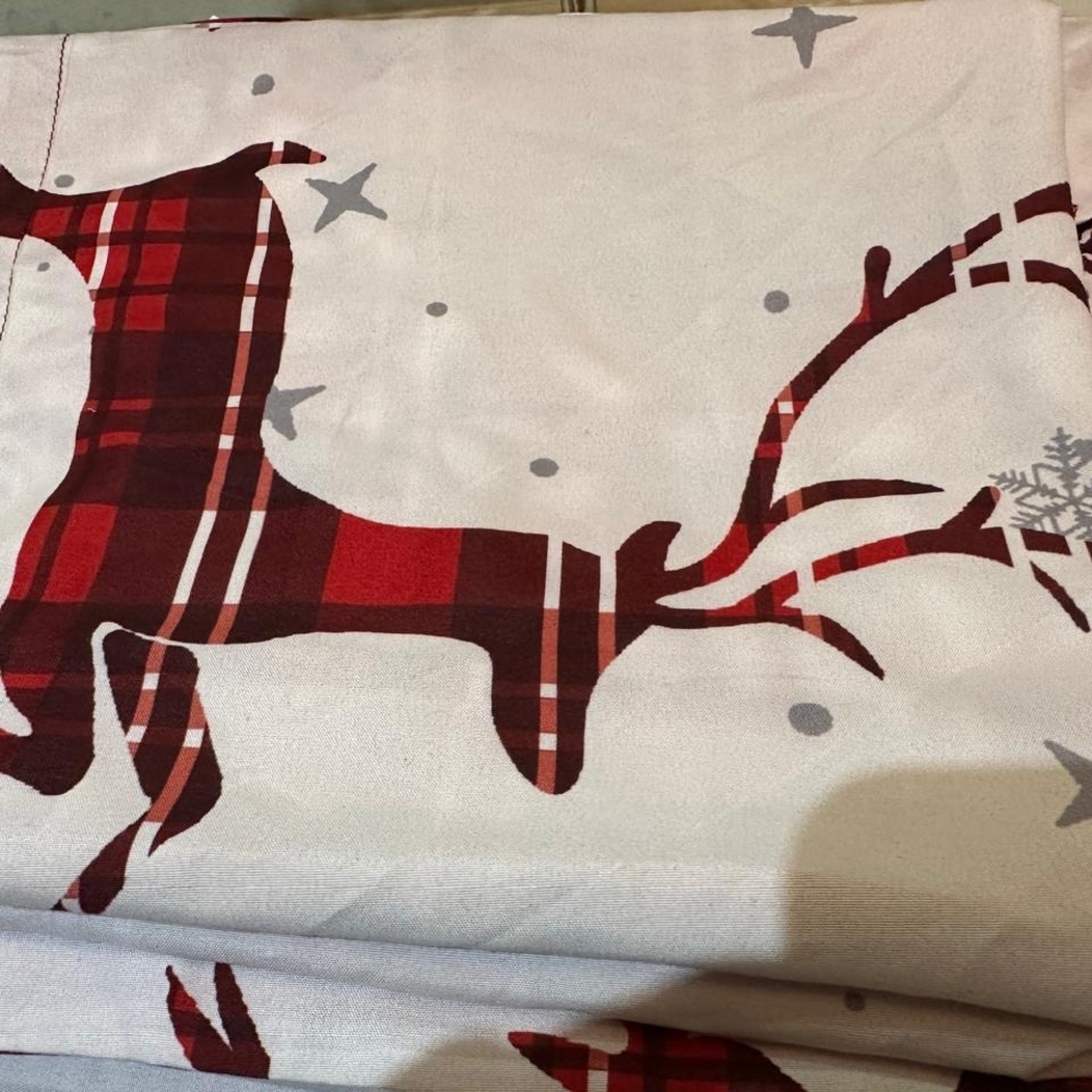 Duvet Cover Set Holiday Red and Beige Reindeer Bedding Set - Brand Unknown - Picture 3 of 6